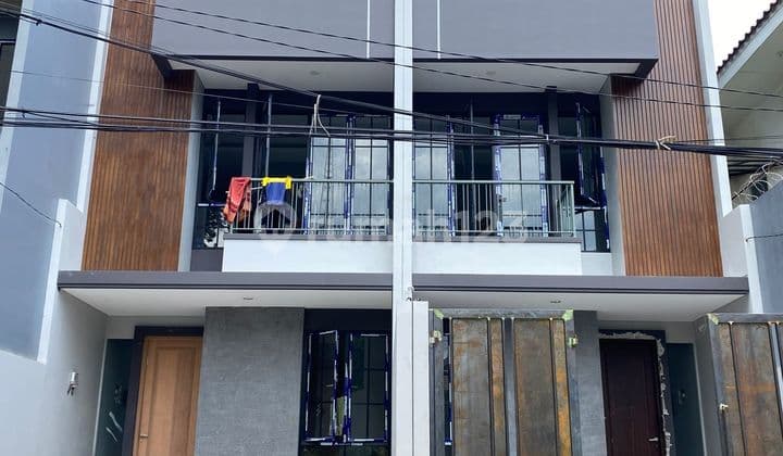 Meruya 5x25 Rp 2.75M Exclusive, Jalan Lebar, Parkir 2 Mobil St