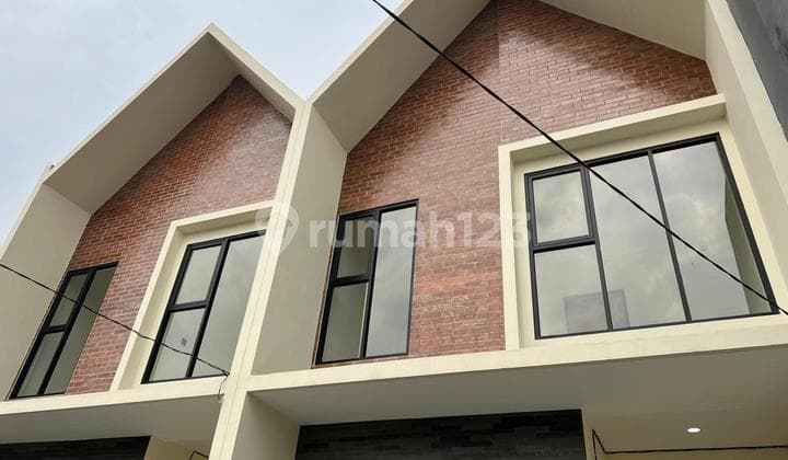 Meruya 5x25 Rp 2.5M Exclusive, Jalan Lebar, Parkir 2 Mobil St