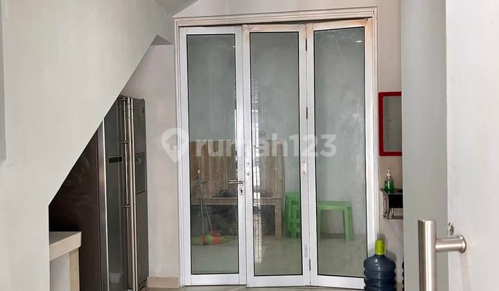 Beautiful 2.5-Story House for Rent in a Cluster at Graha Raya, South Tangerang