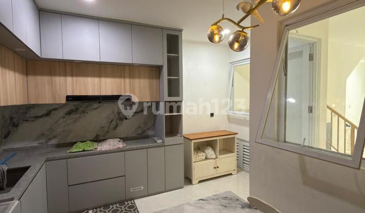 Rumah Bagus 3 Lantai Dalam Cluster di Pegadungan, Kalideres - Jakarta Barat