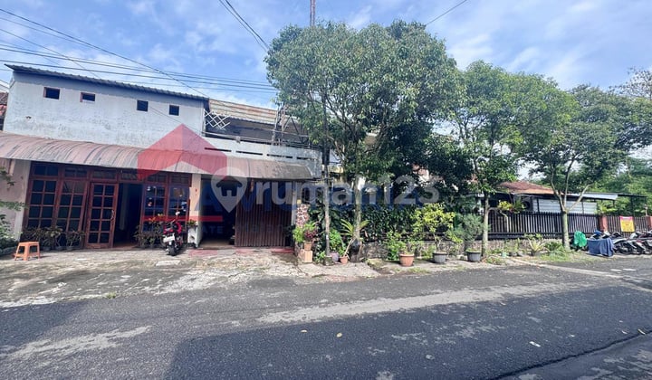 Rumah Hook Strategis Tengah Kota Dekat MOG & Kuliner Kawi, Siap Huni