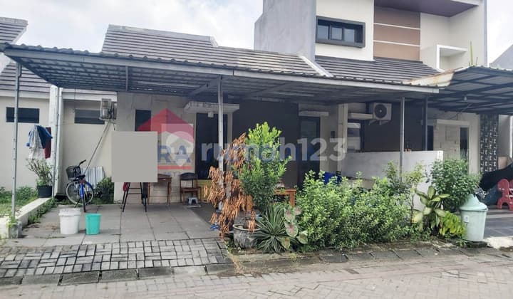 Rumah One Gate System Dekat Jalan Provinsi Krian-Taman