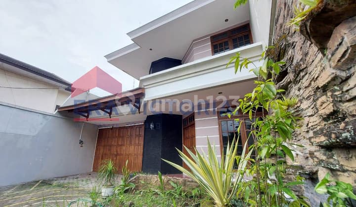 Dijual! Rumah Strategis & Luas di Jantung Kota Malang Akses Mudah