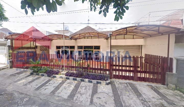 Rumah Vintage Terawat Dijual, Lokasi Nyaman Dekat MOG & Superindo