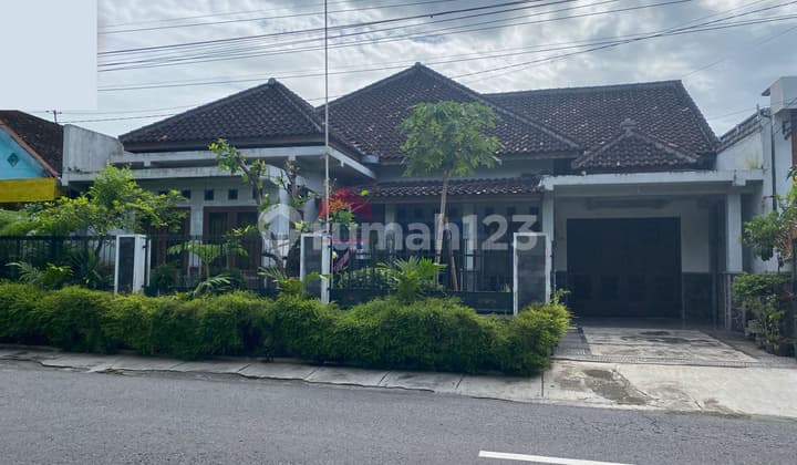 Rumah Tengah Kota Blitar Selangkah ke Monumen Peta Blitar