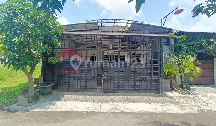 Rumah Luas Besar Daerah Arjosari Deakat Plaza Araya, Rs Persada