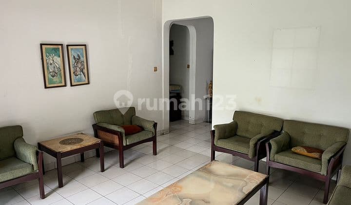 Rumah Luas dan Nyaman di Jl. Melati, Cipete, Jakarta Selatan Lingkungan Asri, Harga Menarik
