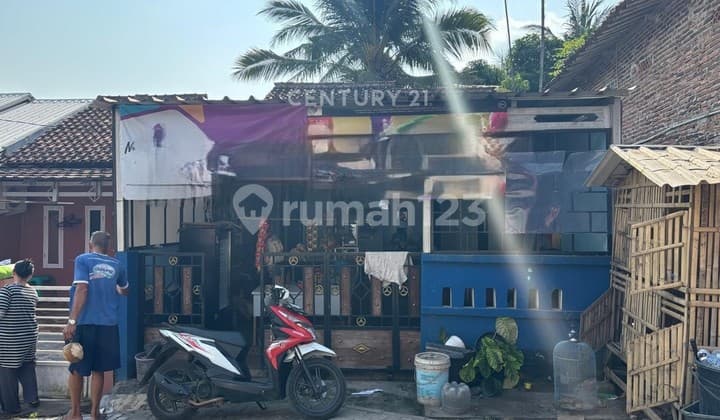 Minimalist Residence in Kp Tiba Surak Taktakan