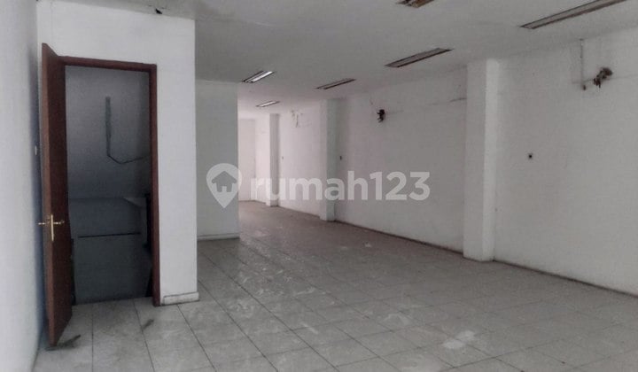 Dijual dan Disewa Ruko 3 unit gandeng Mampang Prapatan 3 lantai SHM, Jakarta Selatan