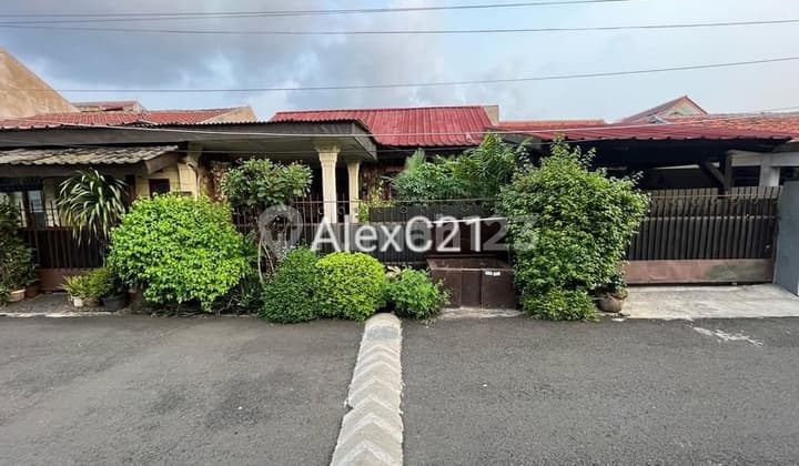 Dijual Rumah Tua Komplek di Kemanggisan, Palmerah, Jakbar