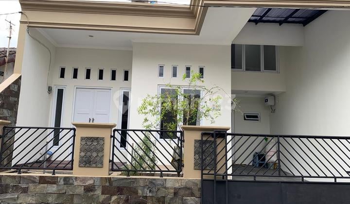 Dijual BU rumah cantik komplek di Pisangan, Ciputat Timur, South Tangerang City, Banten