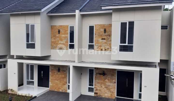 Rumah Cantik 2 Lantai Di Beji, Depok, Dekat Pintu Tol Kukusan