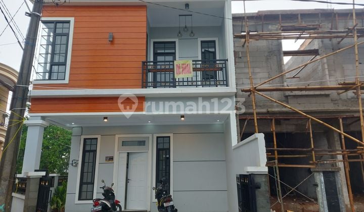 Dijual Rumah 2 Lantai Dekat Pintu Tol Sawangan, KT 3 KM 3. Dekat Stasiun Depok, Mall DTC, Sekolah Negeri dan Swasta Ternama, RS Permata Depok, Pusat Belanja dan Kuliner.