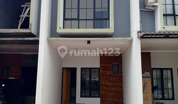 Scandinavian 2-Story House, a Step Away from Depok Lama Station