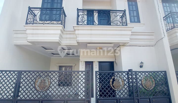 Rumah Classicdi Tanah Baru, Beji. Dekat Stasiun Depok & Pintu Tol