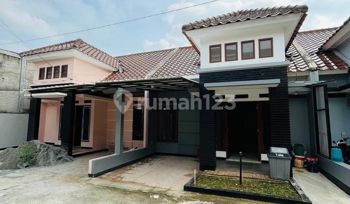 Dijual Rumah Mewah Harga Ramah di Kantong, Dekat Pintu Tol Sawangan dan Limo. Lokasi Strategis di Pancoran Mas, Kota Depok.