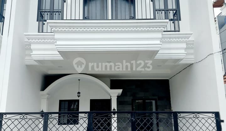 DIJUAL RUMAH MEWAH BARU HARGA BERSAHABAT, SHM, BEBAS BANJIR. LOKASI DI PERBATASAN JAKARTA SELATAN, DEKAT PINTU TOL KUKUSAN DAN KRUKUT, STASIUN KERETA, KAMPUS UI, MALL, SEKOLAH NEGERI DAN SWASTA TERNAMA, RUMAH SAKIT GPI