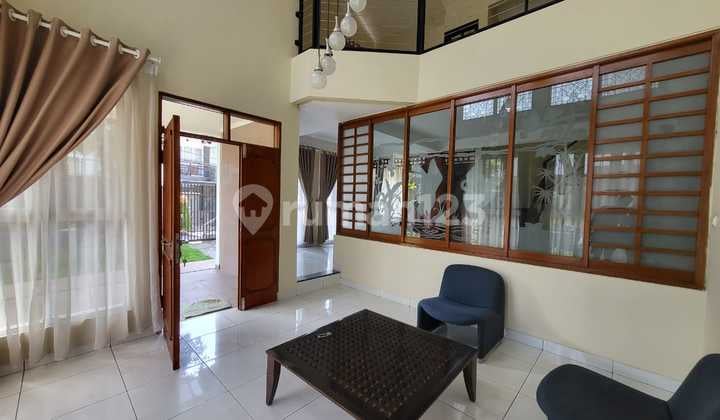 Disewakan atau Dijual Rumah 3 Lantai Siap Huni di Komplek Budisari Bandung