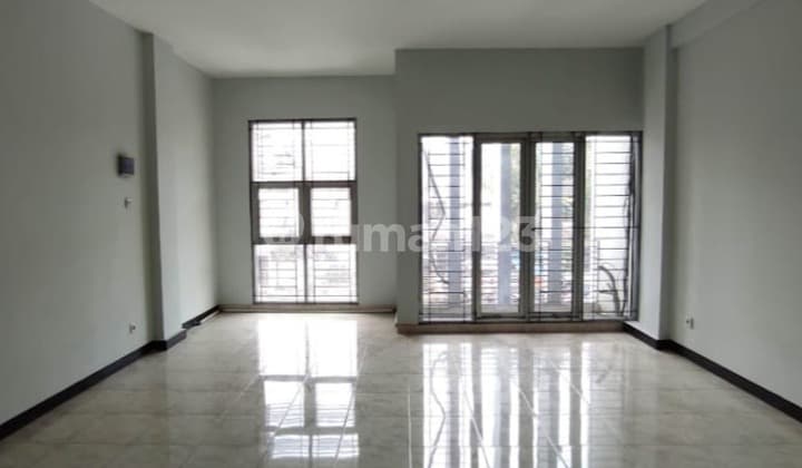 Disewakan atau Dijual Ruko 3,5 Lantai di Mainroad Pasirkaliki