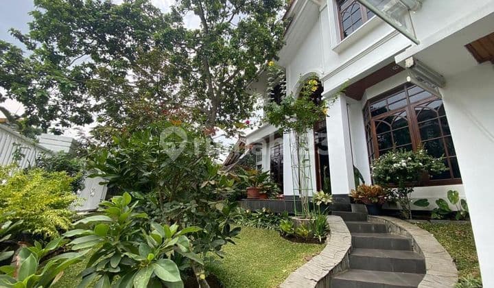 Dijual Rumah Bagus Terawat 2,5 Lantai di Gegerkalong Bandung