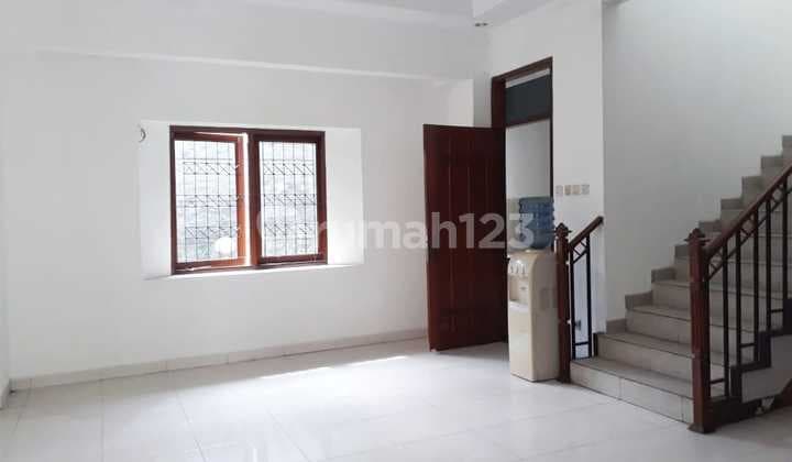 Disewakan atau Dijual Rumah Tinggal 2 Lantai di Sayap Sutami Sukahaji Bandung