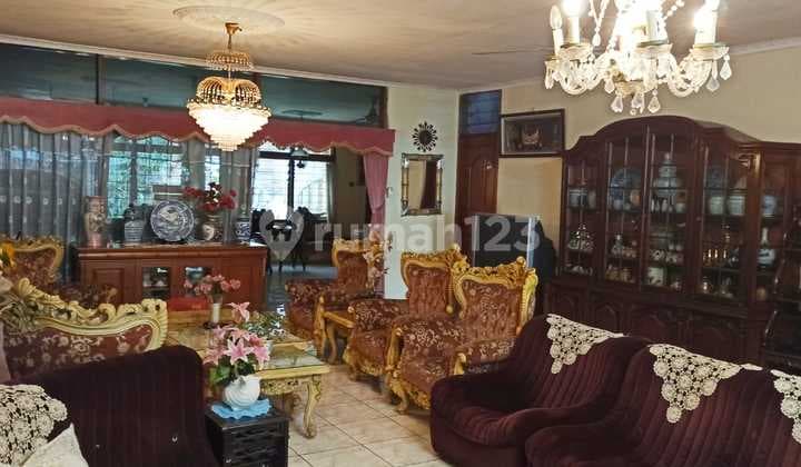 TEBET, RUMAH CLASIC SIAP HUNI DALAM KOMPLEK, JAKARTA SELATAN