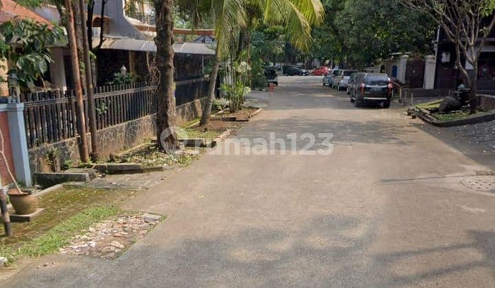KEBAYORAN BARU, OLD HOUSE LAND MEASUREMENT IN PAKUBUWONO AREA WITHIN COMPLEX, SOUTH JAKARTA
