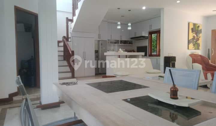 Villa Jual Lokasi Gatot Subroto