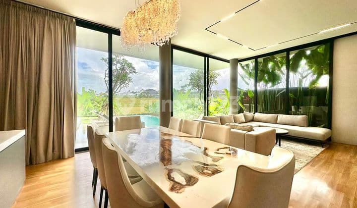 From Indonesian: "Villa for Sale, Berawa Location"
In English:
For Sale: Villa in Berawa