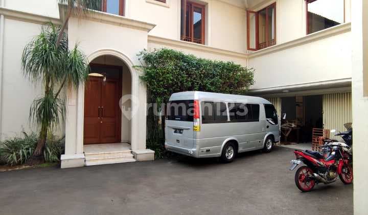 Disewakan Rumah Compound Modern Classic Area Kemang