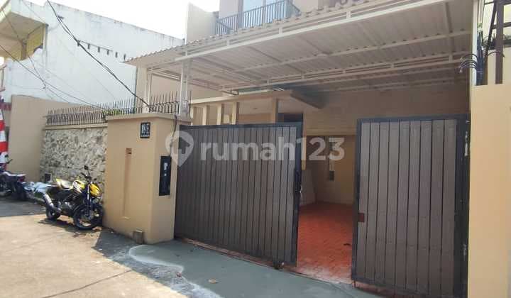 Dijual Rumah 2 Lantai Kondisi Siap Huni, Harga Murah Area Kemang Utara