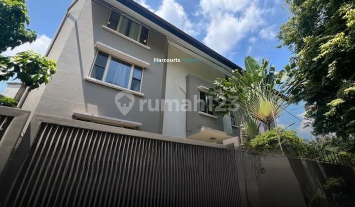 Disewakan Rumah Mewah Siap Huni Area Senopati Kebayoran Baru