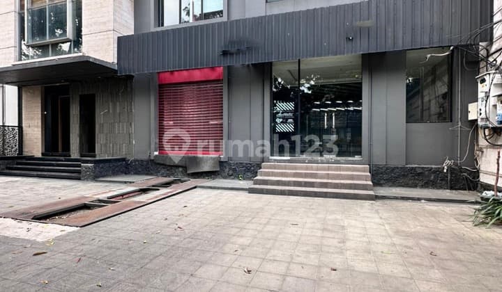 For Rent: Mini Building in a Highly Strategic Commercial Location, Senayan Kebayoran Baru Area.