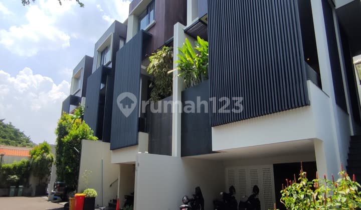 Dijual Town House Modern Minimalis Private Pool Lokasi Strategis Di Cilandak