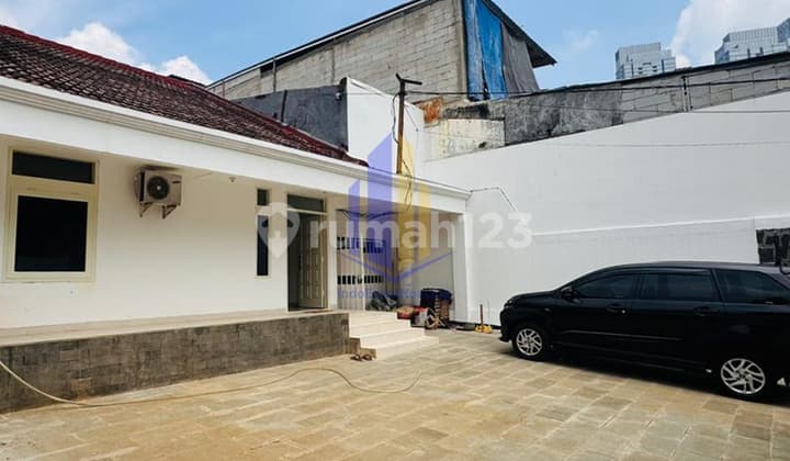 Disewakan Rumah Lokasi Strategis Area Senopati bisa Utk Kantor Harga Murah