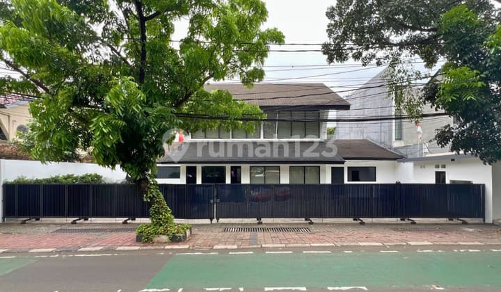 Disewakan Ruang Usaha Cocok Utk Kantor/Klinik Area Pakubuwono Kebayoran Baru