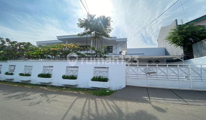 Disewakan Rumah Bisa Utk Kantor Akses Jalan Lebar Lokasi Strategis Area Pejaten Barat, Jarang Ada