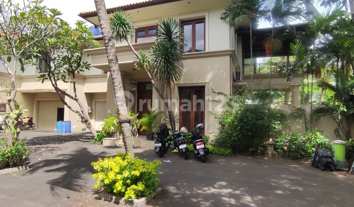 Disewakan Rumah Modern Tropical Siap Huni Area Kemang