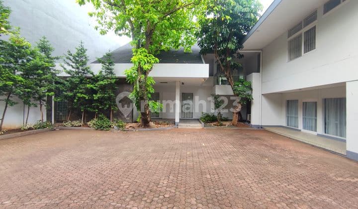 Disewakan Rumah Parkir Sangat Luas Cocok Utk Kantor Area Kemang Timur