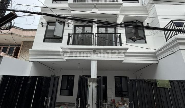 Rumah Baru di Duri Kepa Jalarta Barat