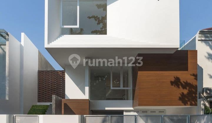 Dijual Rumah Modern Tropycal Style with Swimming pool di Pondok Indah