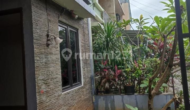 Dijual Rumah Cantik 2 Lantai siap Huni Alstonia Serua Ciputat