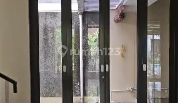 Rumah Mewah Minimalis Dekat Tol Bebas Banjir Discovery Bintaro.