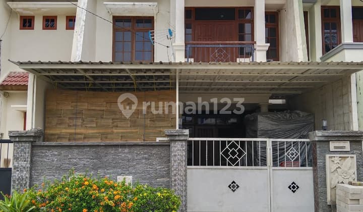 Rumah 2 Lantai Bagus SHM di Taman Pondok Indah, Surabaya