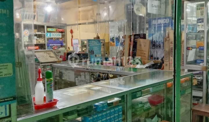 Commercial space in Pasar Genteng, Surabaya, 23 meters, Good.