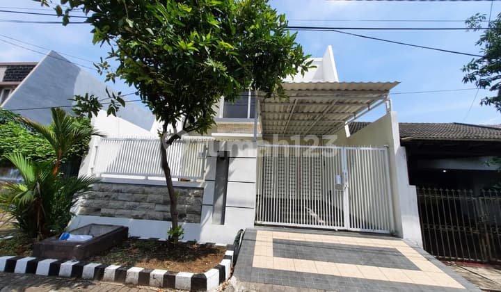 Rumah Bagus Semi Furnished SHM Kutisari, Surabaya
