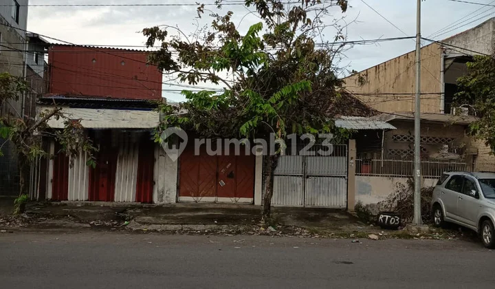 Keadaan bangunan saat ini terdiri dari toko, rumah, gudang Keadaan bangunan saat ini terdiri dari toko, rumah, gudang