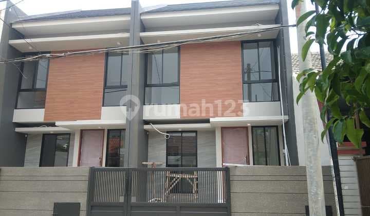New 2-Story House with SHM in Mulyosari, Surabaya