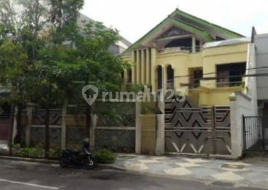 Rumah 3 Lantai Bagus SHM di Raya Kertajaya Indah, Surabaya