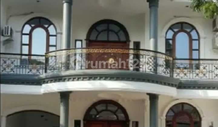 Rumah Klasik Mediterania Citraland Surabaya